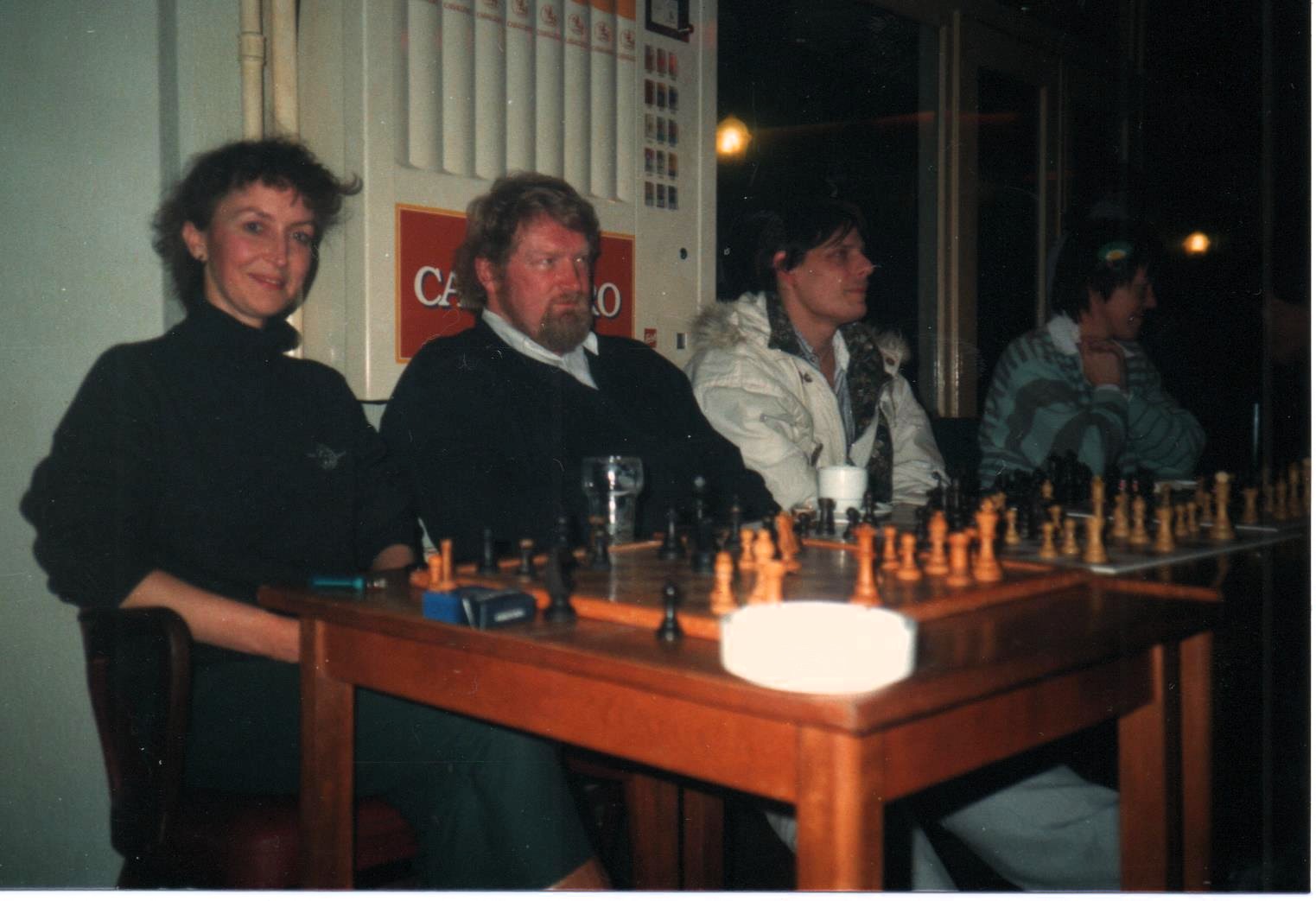 PvR_schaaksimultaan_Sonnevanck_met_oa_Alie_en_Jan_Collie2.jpeg